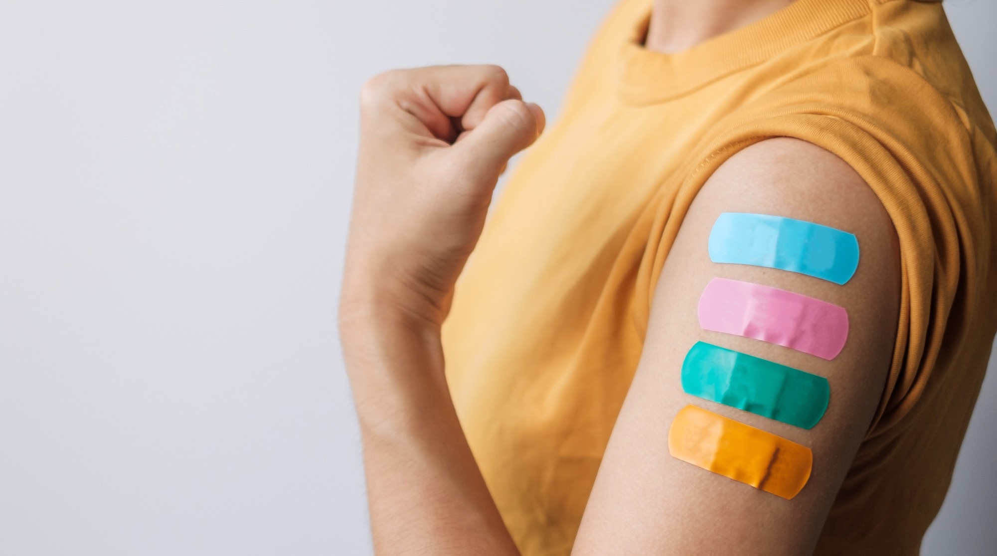 Study: Estimated Effectiveness of Prior SARS-CoV-2 BA.1 or BA.2 Infection and Booster Vaccination Against Omicron BA.5 Subvariant Infection. Image Credit: Jo Panuwat D / Shutterstock