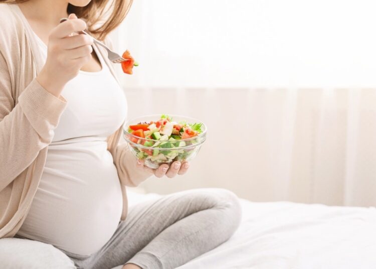 Study: Nutrition, female fertility and in vitro fertilization outcomes. Image Credit: Prostock-studio / Shutterstock.com