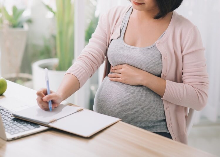 Study: Mothers at Work: How Mandating a Short Maternity Leave Affects Work and Fertility. Image Credit: Makistock/Shutterstock.com