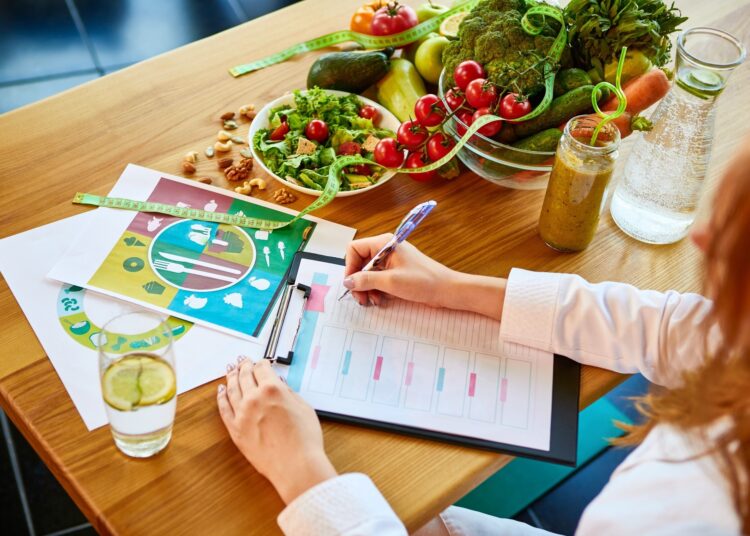 Study: Adherence to the EAT‐Lancet Healthy Reference Diet in Relation to Risk of Cardiovascular Events and Environmental Impact: Results From the EPIC‐NL Cohort. Image Credit: BONDARTPHOTOGRAPHY/Shutterstock.com