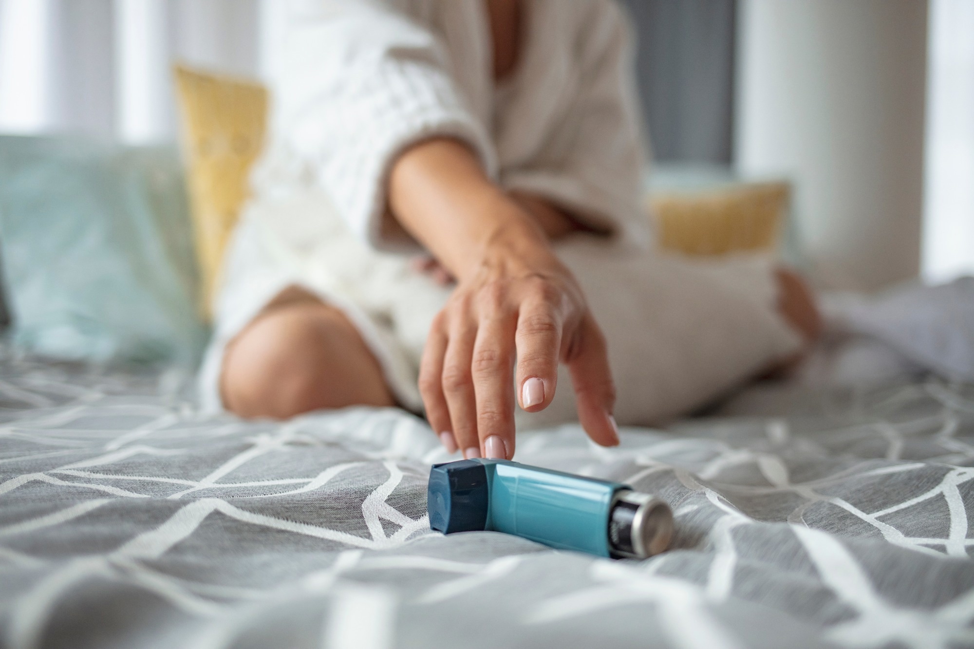 Study: Oral Fluvoxamine With Inhaled Budesonide for Treatment of Early-Onset COVID-19. Image Credit: Dragana Gordic / Shutterstock