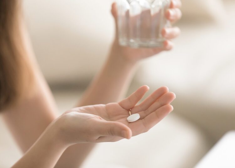 Study: Incidence of Symptoms Associated with Post-Acute Sequelae of SARS-CoV-2 infection in Non-Hospitalized Vaccinated Patients Receiving Nirmatrelvir-Ritonavir. Image Credit: fizkes / Shutterstock.com