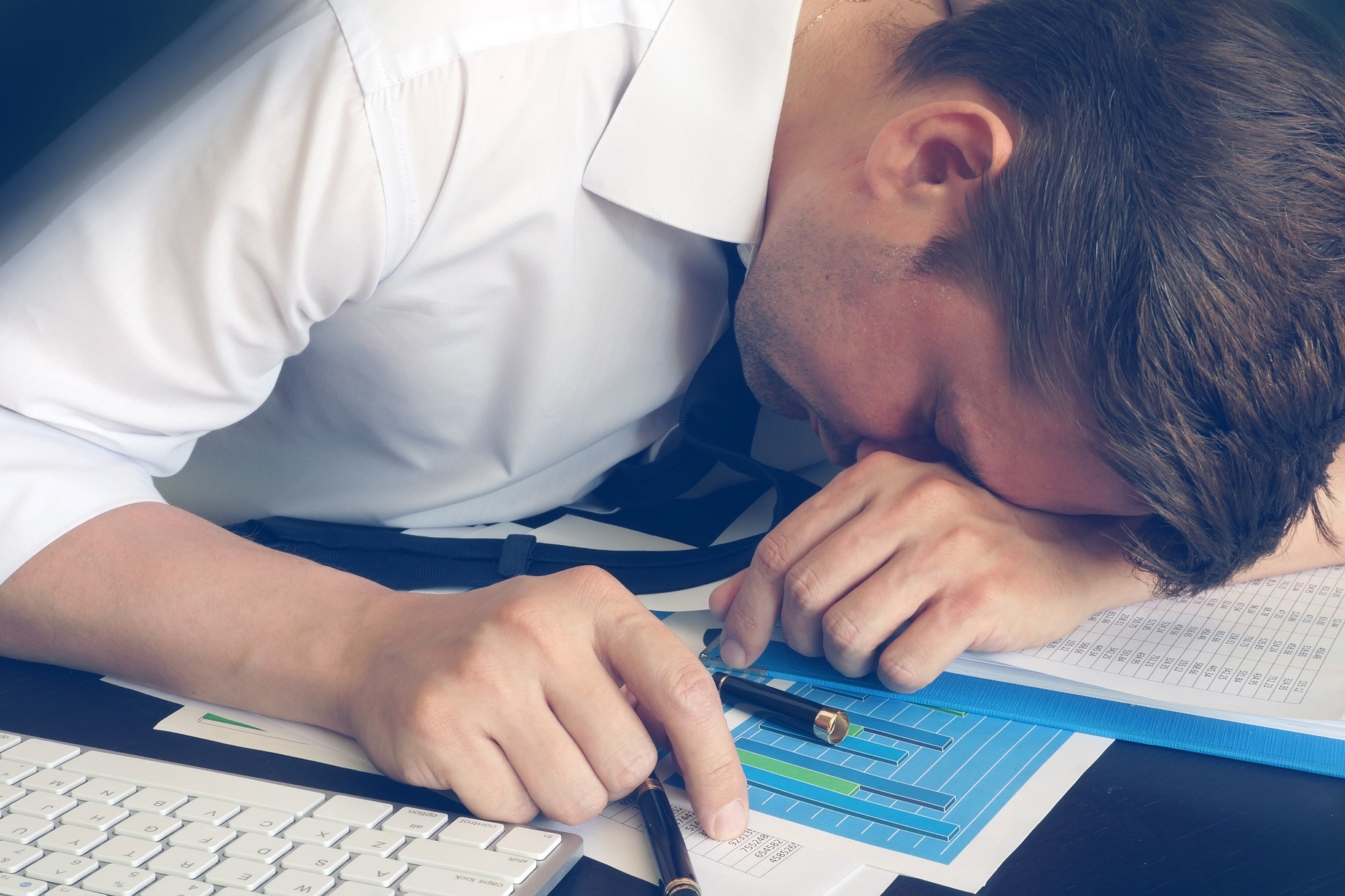 Study: Neural dysregulation in post-COVID fatigue. Image Credit: VitaliiVodolazskyi/Shutterstock.com