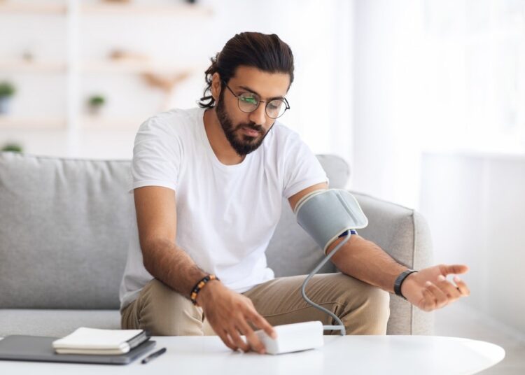 Study: Association of Early Adulthood Hypertension and Blood Pressure Change With Late-Life Neuroimaging Biomarkers. Image Credit: Prostock-studio/Shutterstock.com