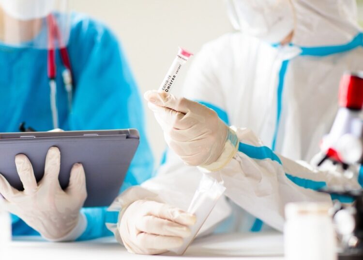 Study: Potent, omicron-neutralizing antibodies isolated from a patient vaccinated 6 months before omicron emergence. Image Credit: FamVeld/Shutterstock.com