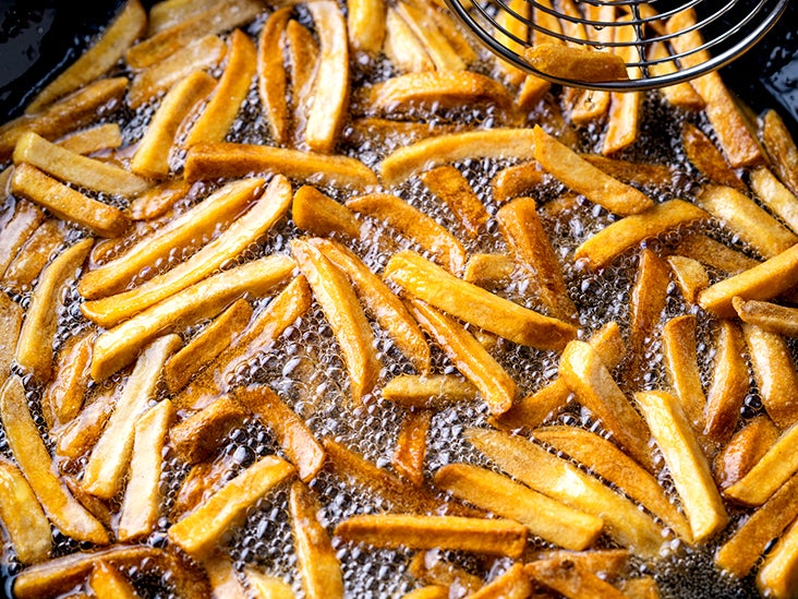 Manger des frites et d'autres aliments frits liés à un risque plus élevé d'anxiété et de dépression