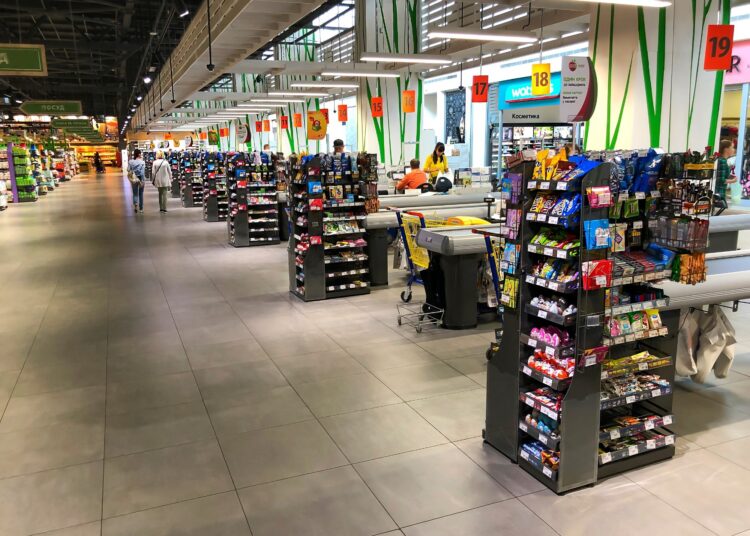 Study: Food and beverage environments at store checkouts in California: Mostly unhealthy products. Image Credit: Dmitrydesign/Shutterstock.com