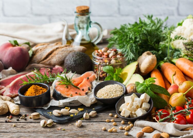 Study: A nutritional biomarker score of the Mediterranean diet and incident type 2 diabetes: Integrated analysis of data from the MedLey randomised controlled trial and the EPIC-InterAct case-cohort study. Image Credit: AntoninaVlasova/Shutterstock.com