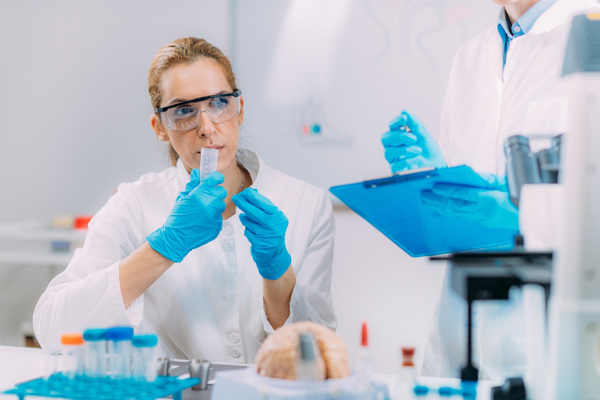 Study: Comparable responses to a wide range of olfactory stimulation in women and men. Image Credit: Microgen/Shutterstock.com