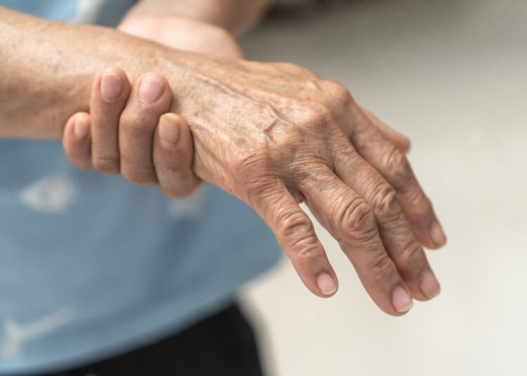 Study: Rare cases of Guillain-Barré syndrome after COVID-19 vaccination, Germany, December 2020 to August 2021. Image Credit: Chinnapong/Shutterstock.com