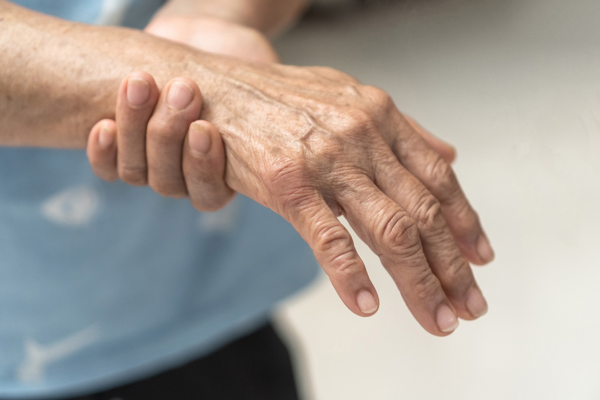 Study: Rare cases of Guillain-Barré syndrome after COVID-19 vaccination, Germany, December 2020 to August 2021. Image Credit: Chinnapong/Shutterstock.com