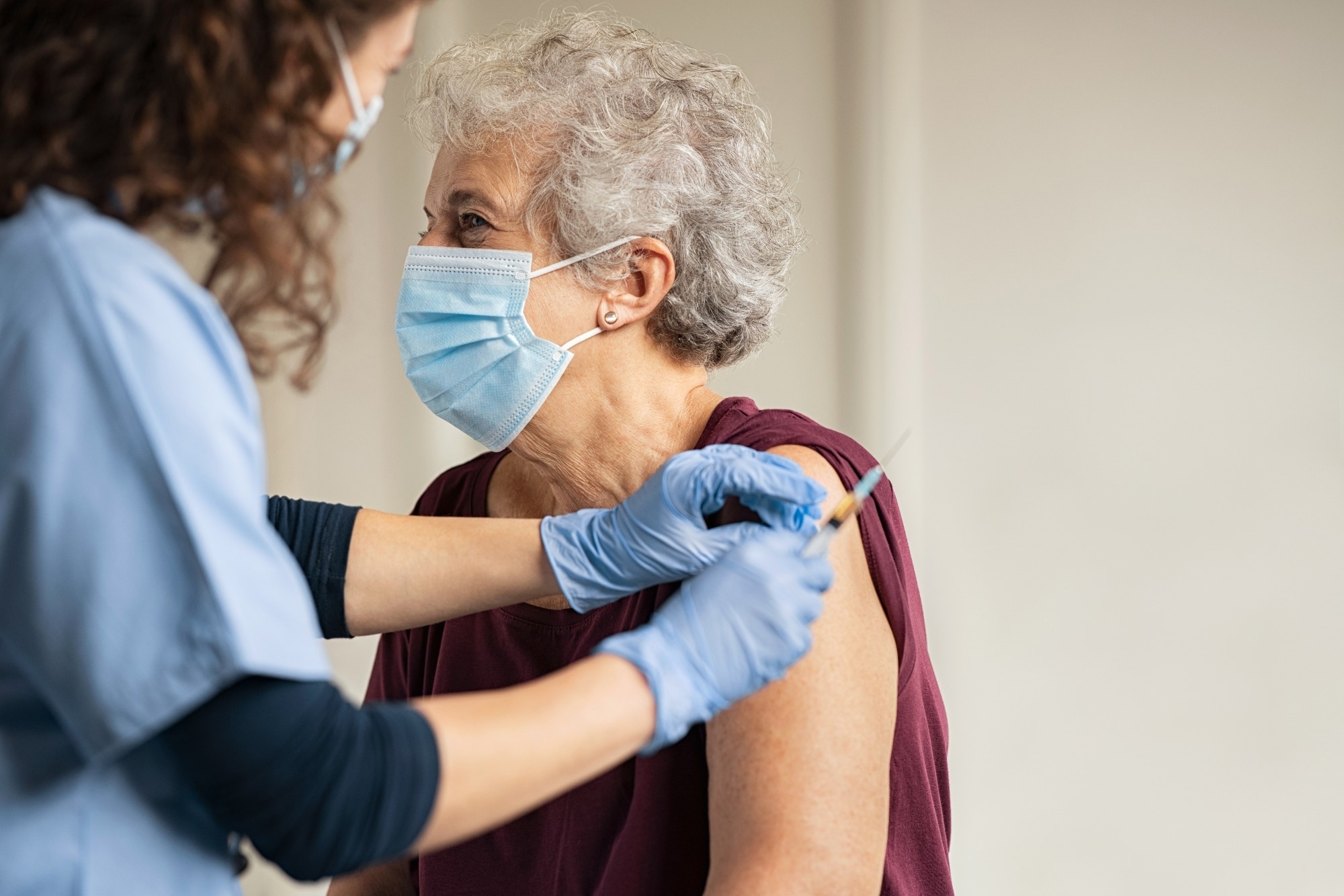 Study: Notes from the Field: Comparison of COVID-19 Mortality Rates Among Adults Aged ≥65 Years Who Were Unvaccinated and Those Who Received a Bivalent Booster Dose Within the Preceding 6 Months — 20 U.S. Jurisdictions, September 18, 2022–April 1, 2023. Image Credit: GroundPicture/Shutterstock.com