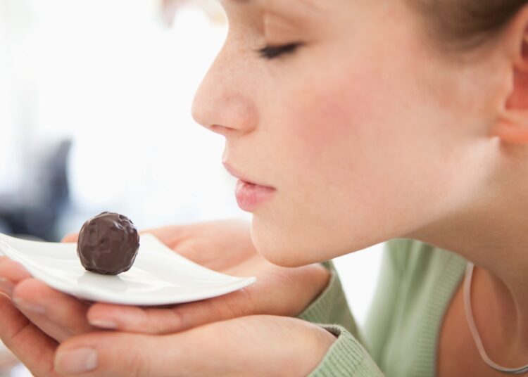 Study: How sweet odors affect healthy food choice: An eye-tracking study. Image Credit: JuiceFlair/Shutterstock.com