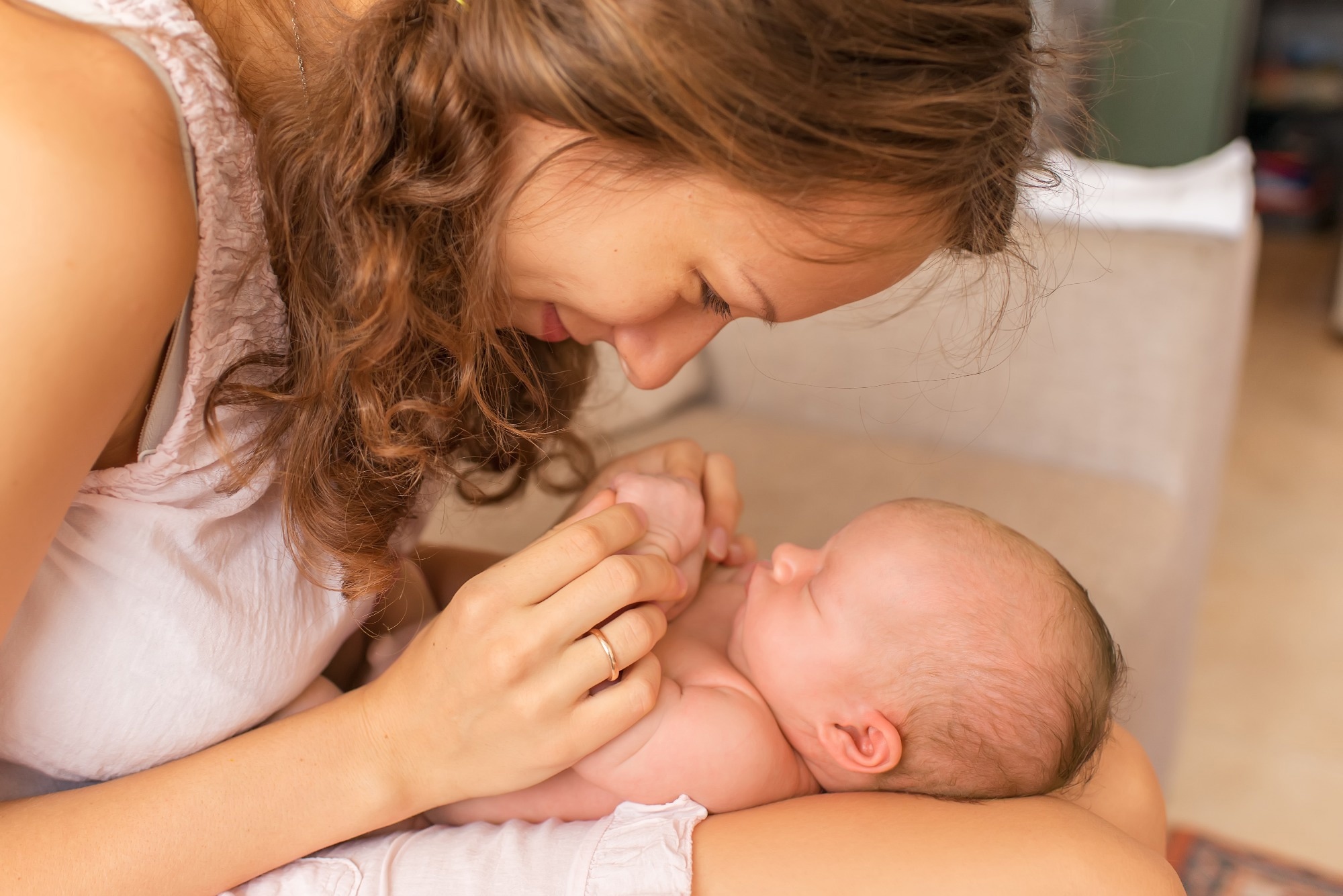 Study: Infant visual preference for the mother’s face and longitudinal associations with emotional reactivity in the first year of life. Image Credit: Yulyazolotko/Shutterstock.com