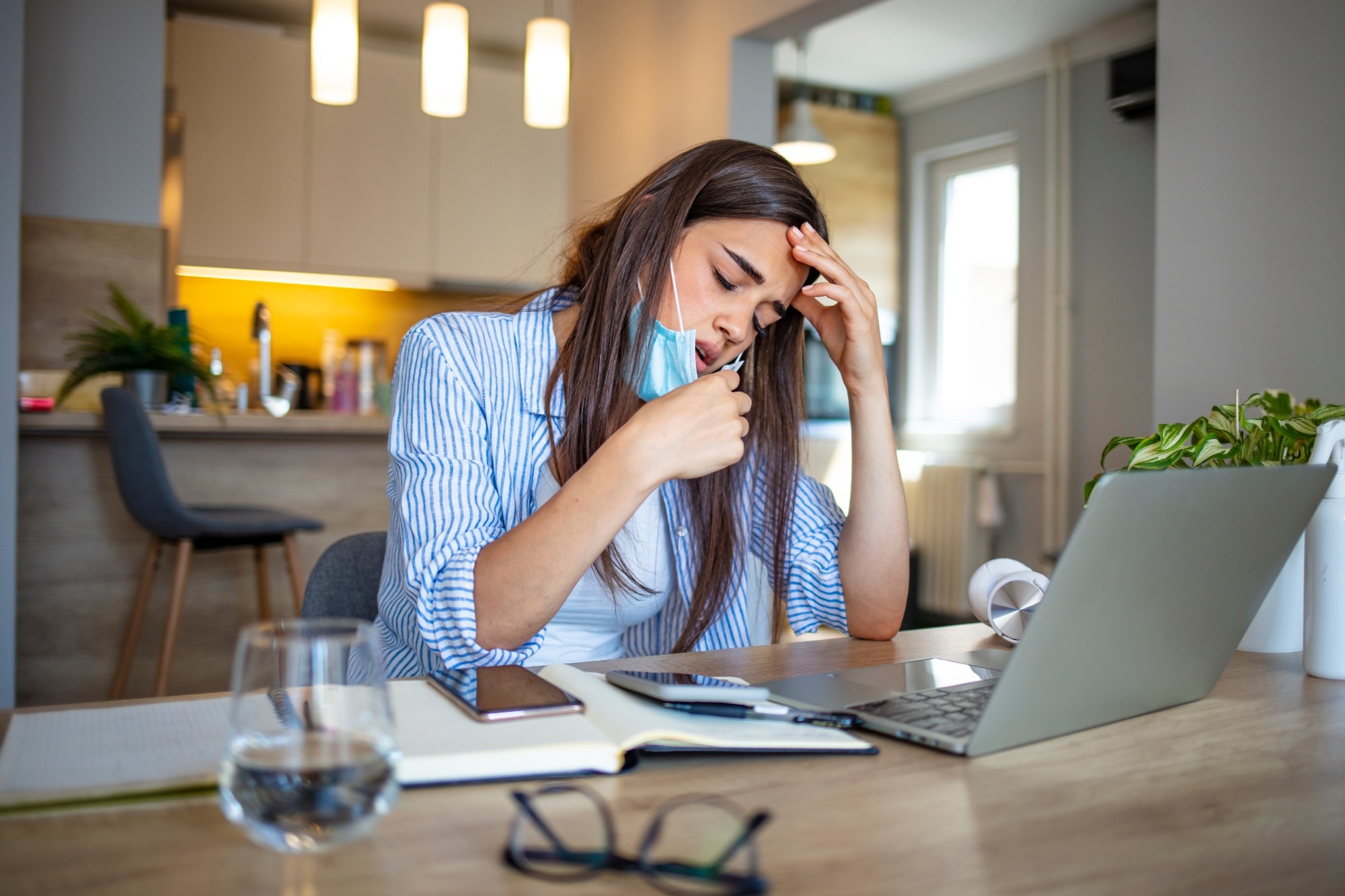 Study: Symptoms and quality of life before, during, and after a SARS-CoV-2 PCR positive or negative test: data from Lifelines. Image Credit: DraganaGordic/Shutterstock.com