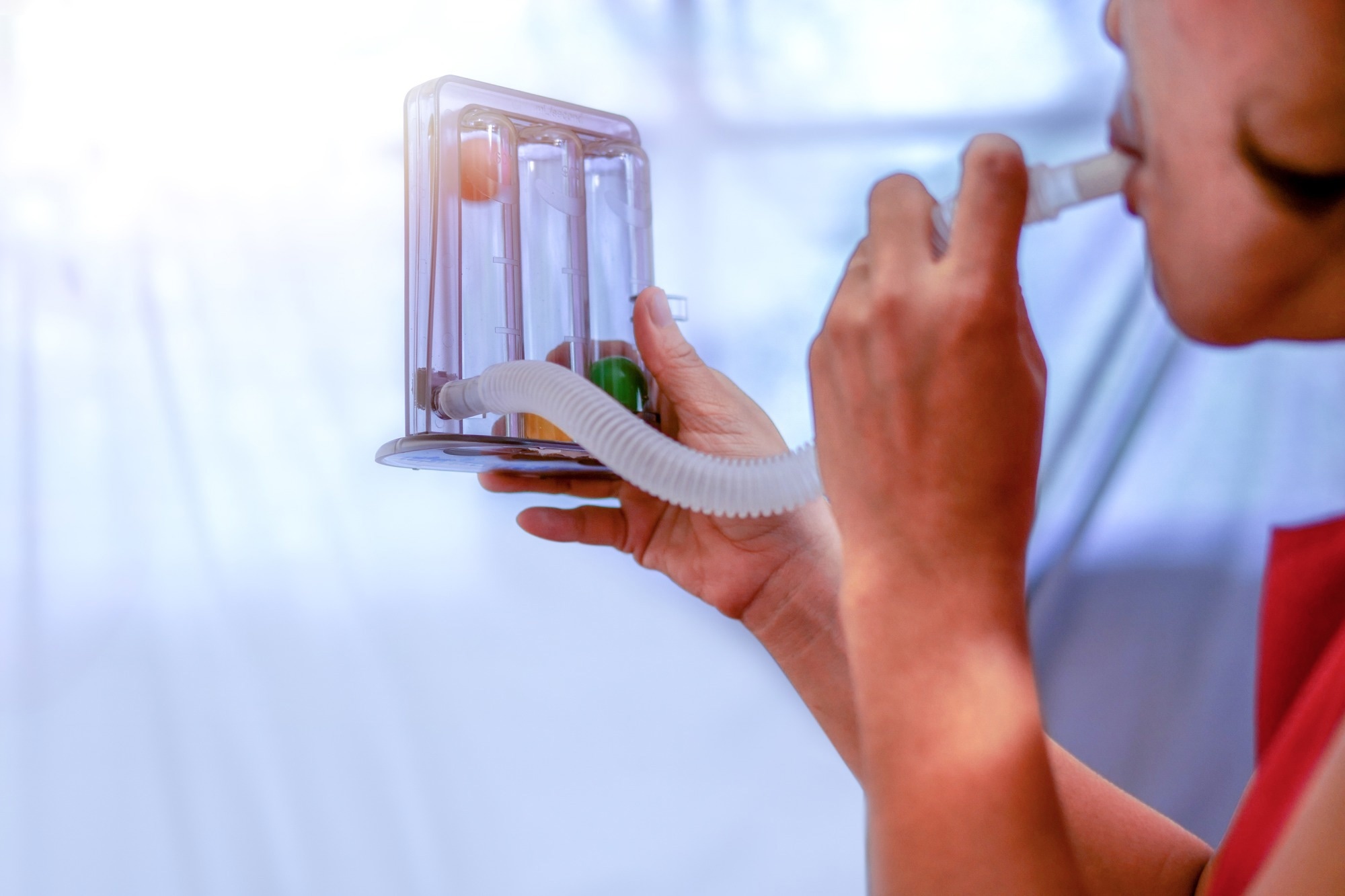 Study: Pulmonary rehabilitation improves sleep efficiency measured by actigraphy in poorly sleeping COPD patients. Image Credit: Tridsanu Thopet / Shutterstock.com
