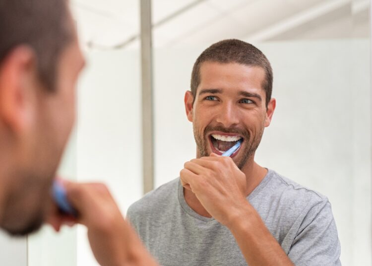 Study: Not brushing teeth at night may increase the risk of cardiovascular disease. Image Credit: Ground Picture / Shtuterstock.com