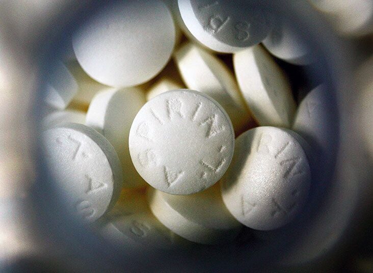L'aspirine à faible dose quotidienne augmente le risque d'hémorragie cérébrale de 38 % chez les personnes âgées