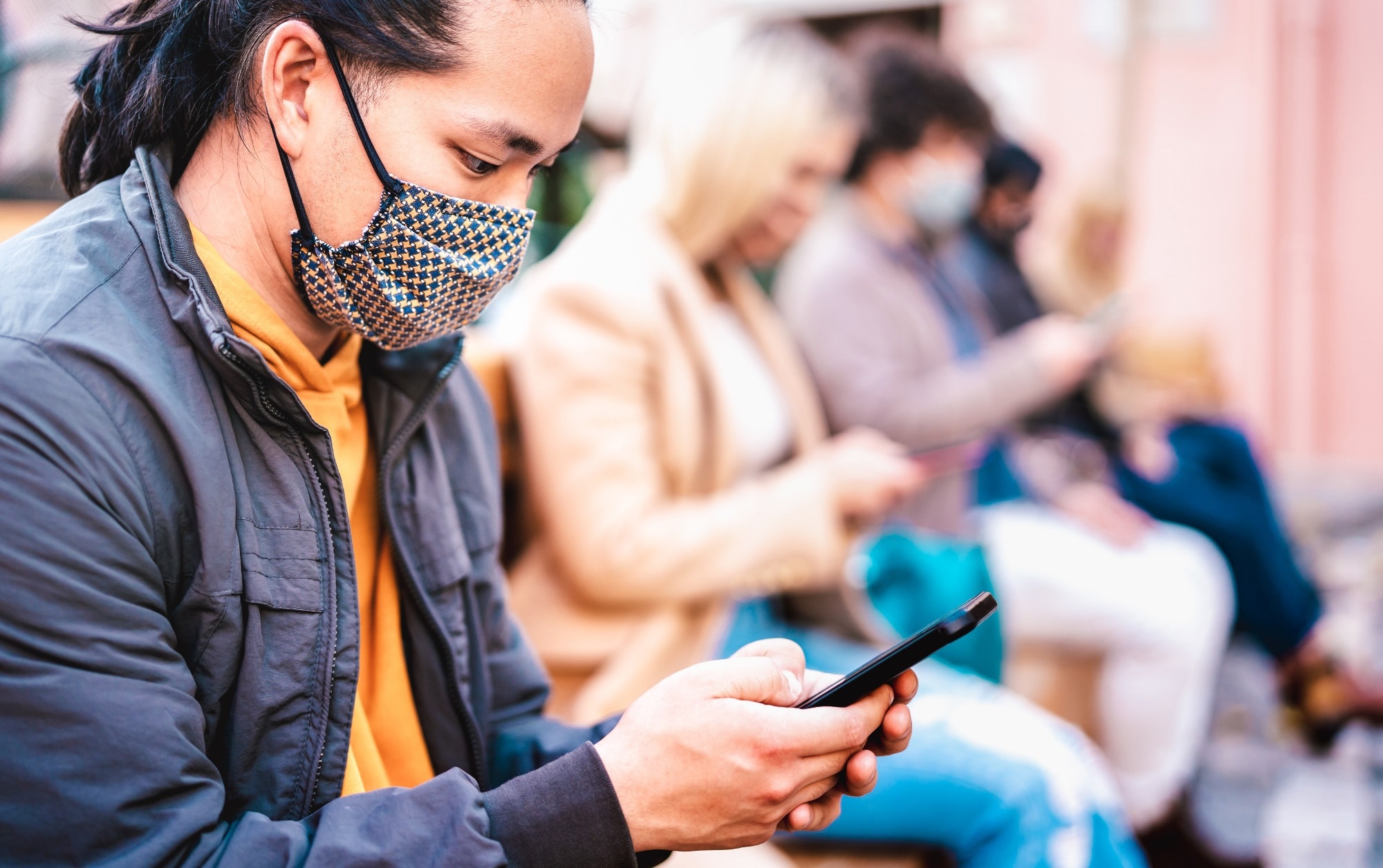 Exposure to the COVID-19 news on social media and consequent psychological distress and potential behavioral change