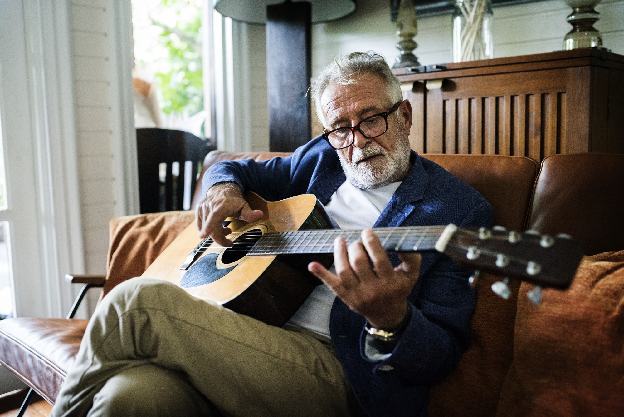 Study: Hobby engagement and mental wellbeing among people aged 65 years and older in 16 countries. Image Credit: Rawpixel.com / Shutterstock