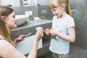 Brossage de dents : conseils et techniques pour les enfants