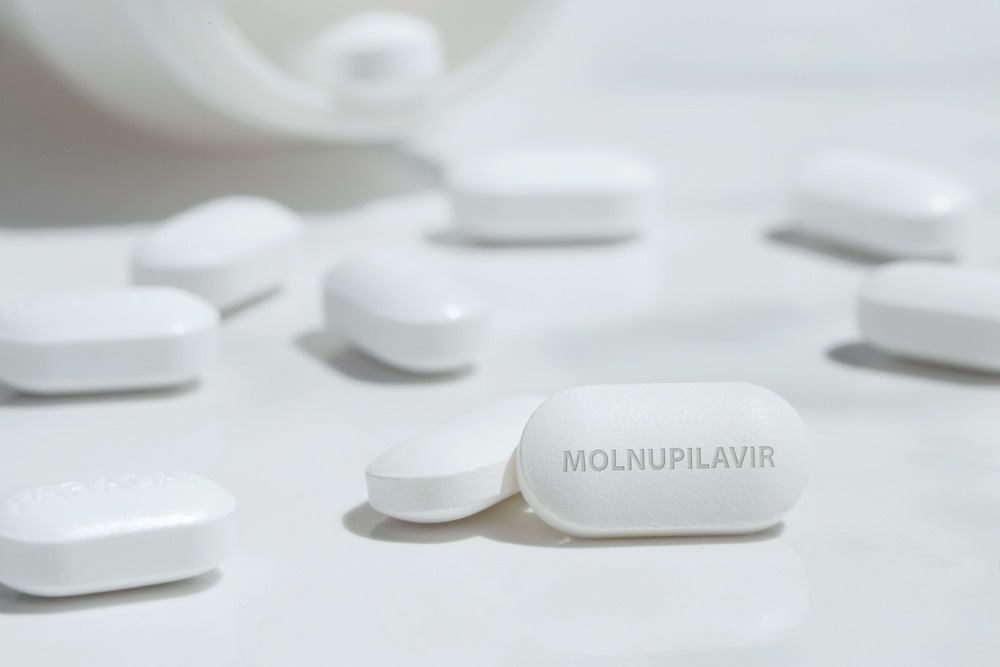Study: A molnupiravir-associated mutational signature in global SARS-CoV-2 genomes. Image Credit: chayanuphol/Shutterstock.com