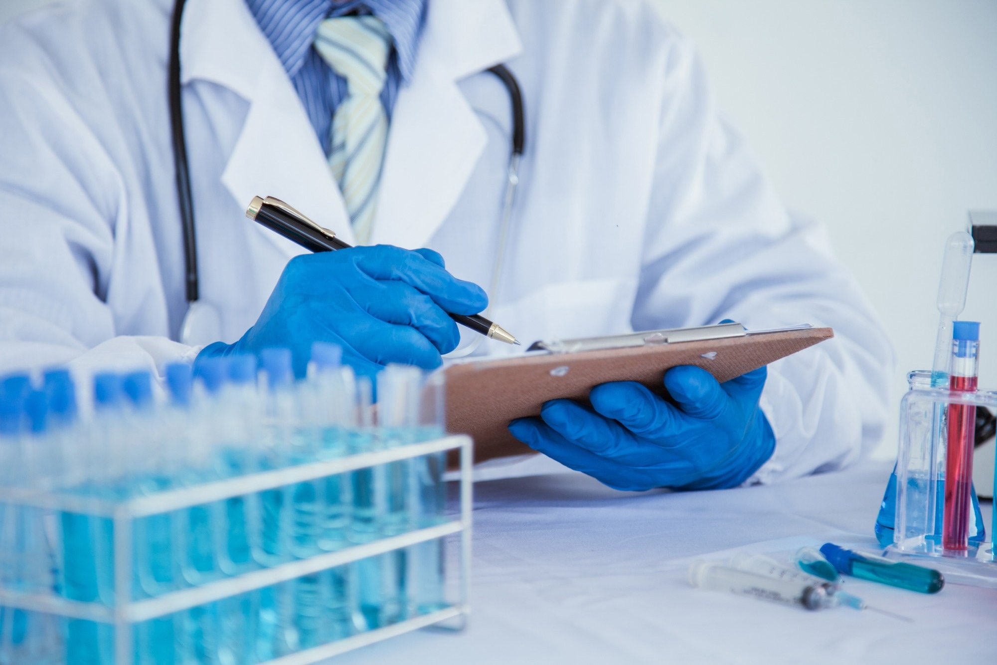 Study: Evidence from clinical trials on high-risk medical devices in children: a scoping review. Image Credit: Sai Thaw Kyar/Shutterstock.com