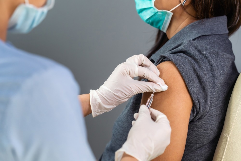 Study: Covid-19 vaccine effectiveness against post-covid-19 condition among 589722 individuals in Sweden: population based cohort study. Image Credit: BaLL LunLa/Shutterstock.com