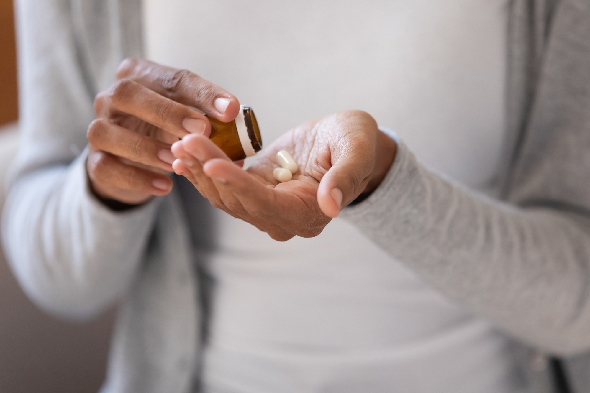 Study: Short oral regimens for pulmonary rifampicin-resistant tuberculosis (TB-PRACTECAL): an open-label, randomised, controlled, phase 2B-3, multi-arm, multicentre, non-inferiority trial. Image Credit: fizkes/Shutterstock.com