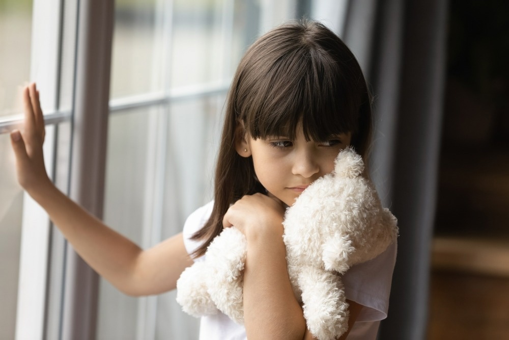 Study: Transdiagnostic Ecological Momentary Intervention for Improving Self-Esteem in Youth Exposed to Childhood Adversity The SELFIE Randomized Clinical Trial. Image Credit: fizkes/Shutterstock.com
