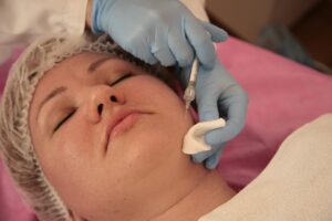Délais de rendez-vous chez le dermatologue : comment trouver une consultation rapide ?