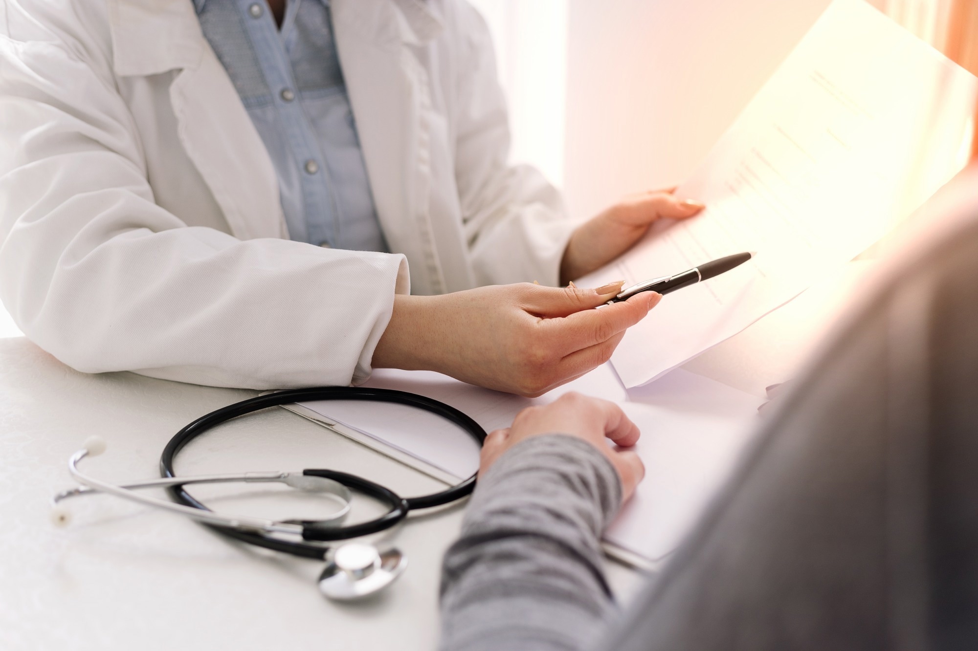 Les grands modèles de langage améliorent le diagnostic différentiel, ouvrant la voie à une prise de décision médicale assistée par l'IA