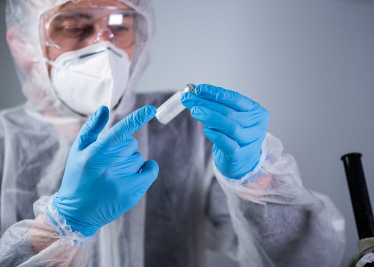 Study: Inhaled SARS-CoV-2 vaccine for single-dose dry powder aerosol immunization. Image Credit: Frau aus UA / Shutterstock