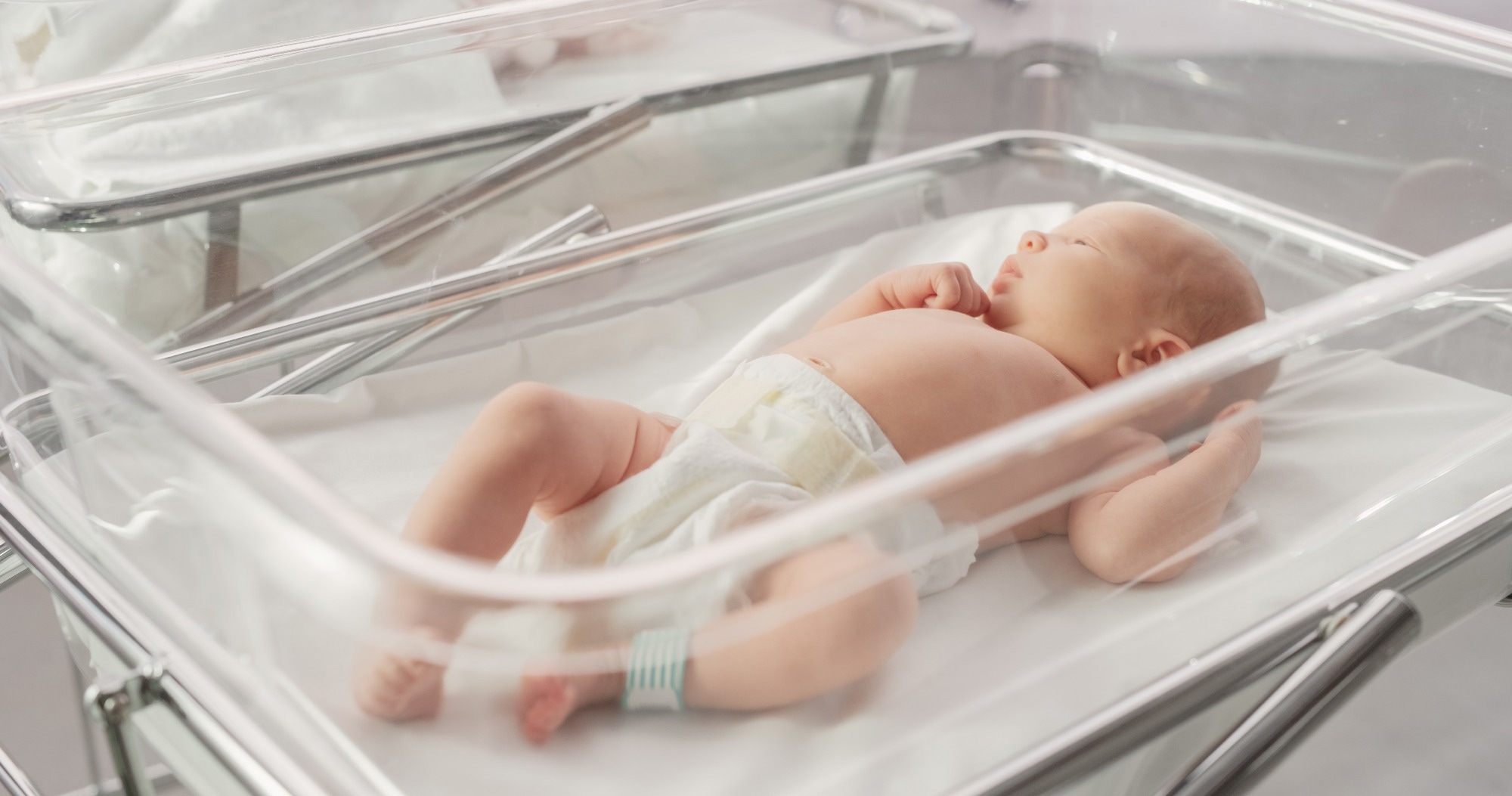 Study: Effects of air pollution on adverse birth outcomes and pregnancy complications in the U.S. state of Kansas (2000-2015). Image Credit: Gorodenkoff / Shutterstock.com