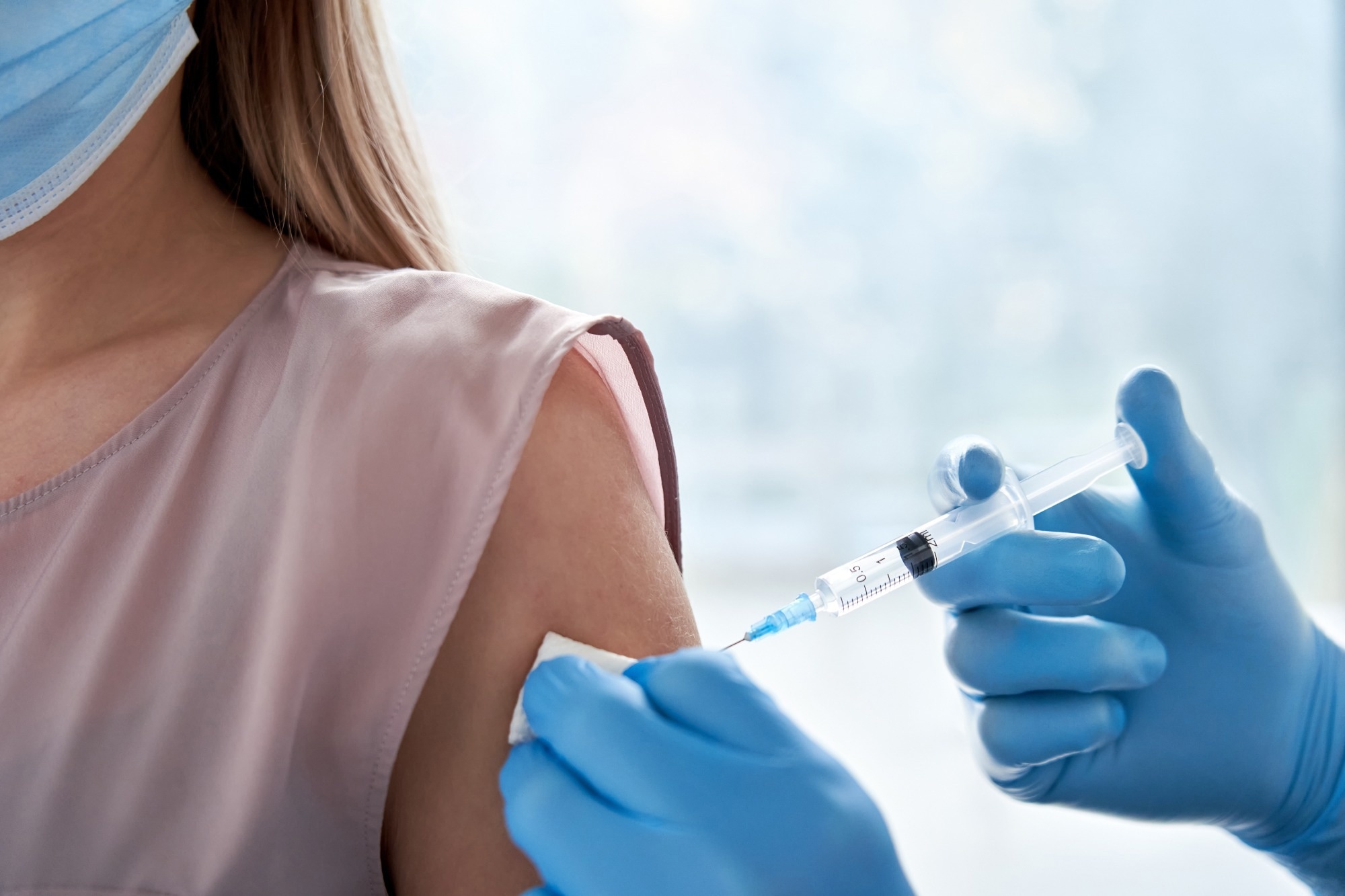 Study: Real-World Effectiveness of BNT162b2 Against Infection and Severe Diseases in Children and Adolescents. Image Credit: Ground Picture/Shutterstock.com