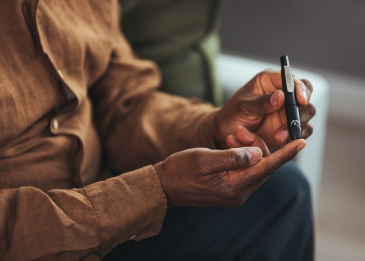 Study: Hyperglycaemia is a causal risk factor for upper limb pathologies. Image Credit: Dragana Gordic / Shutterstock