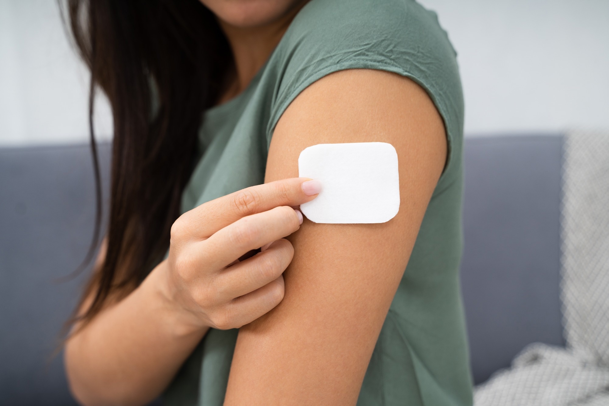 Study: Estrogen-modulating treatment among mid-life women and COVID-19 morbidity and mortality: a multiregister nationwide matched cohort study in Sweden. Image Credit: Andrey_Popov/Shutterstock.com