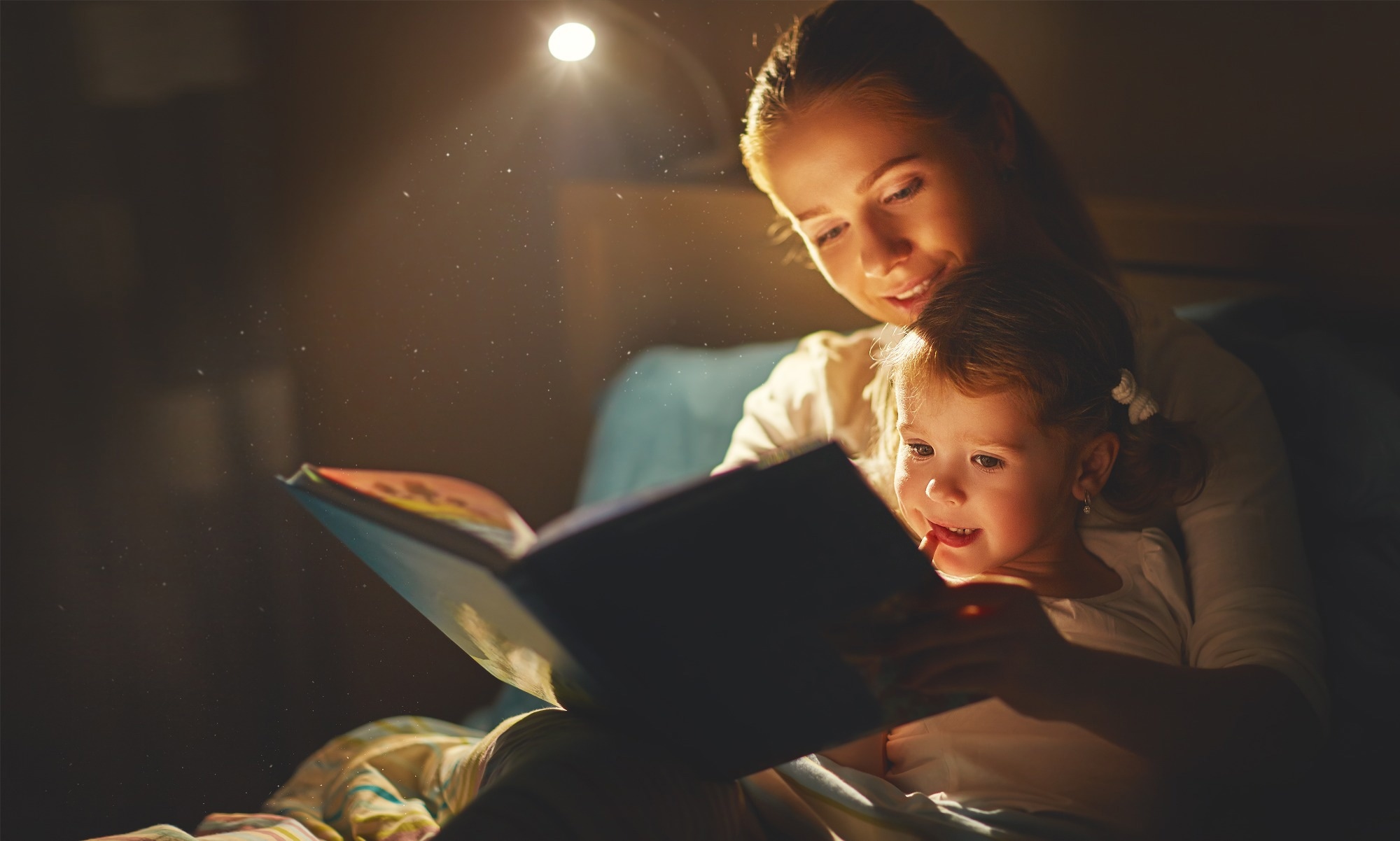 Study: Parent–child couples display shared neural fingerprints while listening to stories. Image Credit: Evgeny Atamanenko/Shutterstock.com