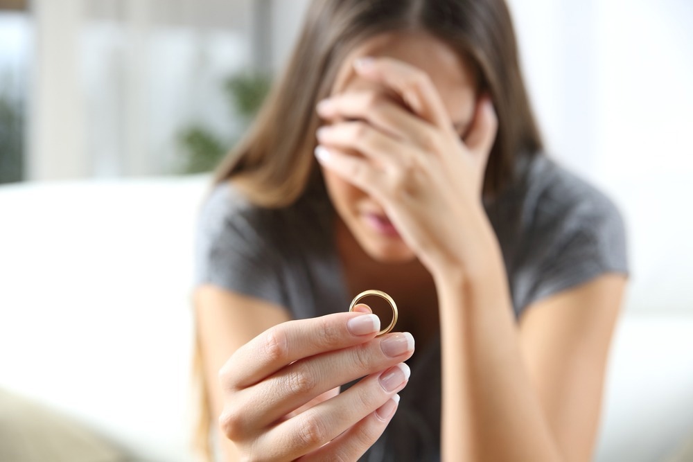 Study: Trajectories of antidepressant use before and after union dissolution and re-partnering in later life: a prospective total population register-based cohort study. Image Credit: Antonio Guillem/Shutterstock.com