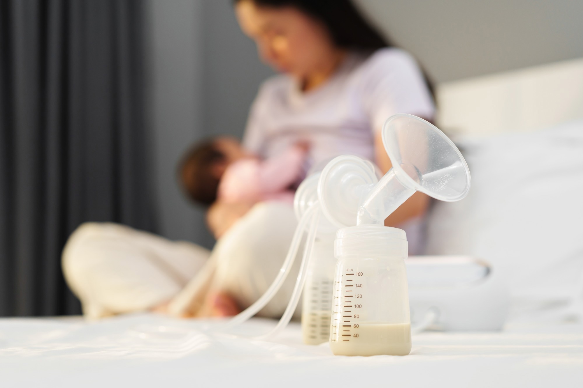 Study: COVID-19 booster enhances IgG mediated viral neutralization by human milk in vitro. Image Credit: BaLL LunLa/Shutterstock.com