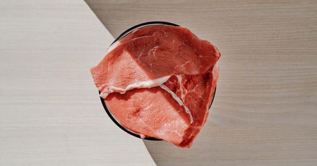 Comment un régime pro-inflammatoire composé de viande rouge et d’aliments transformés peut affecter la santé cardiaque