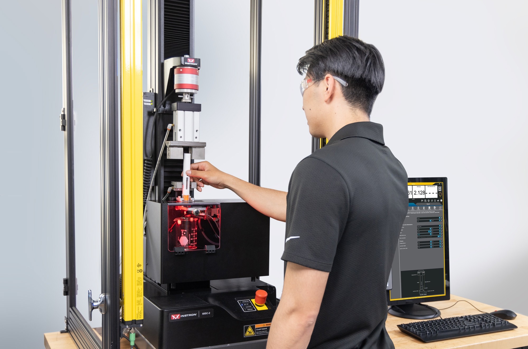 Instron® lance un système de test d'auto-injecteurs de nouvelle génération