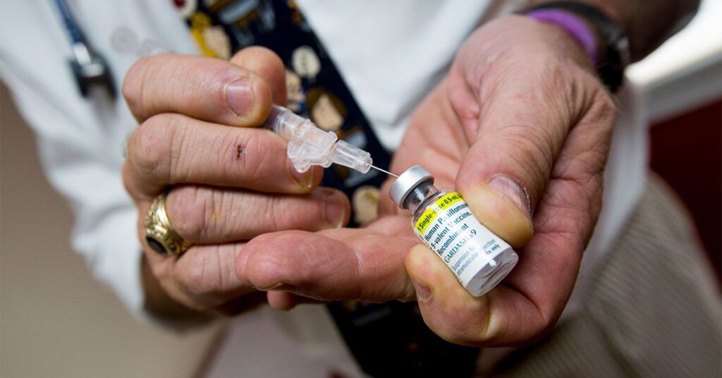 Le vaccin contre le VPH prévient le cancer chez les hommes comme chez les femmes, selon des chercheurs