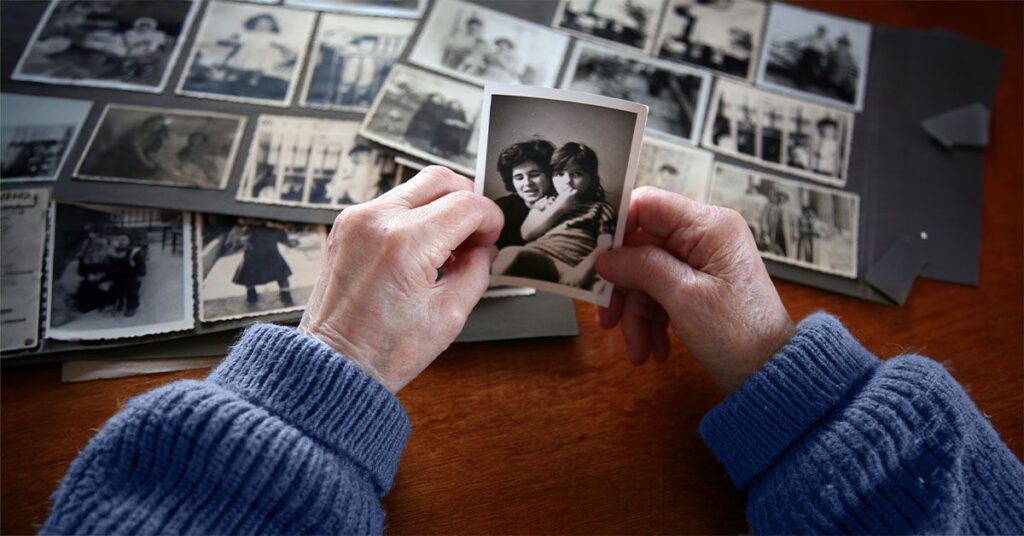 Les antécédents maternels de la maladie d'Alzheimer pourraient être le facteur de risque génétique le plus important