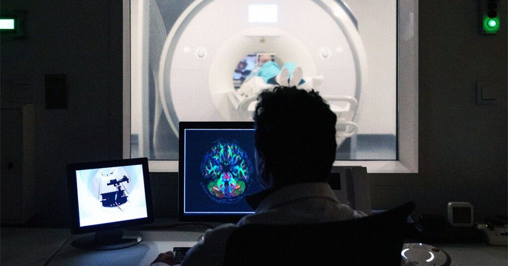 Un nouveau test pourrait prédire la démence jusqu'à 9 ans avant le diagnostic avec une précision de 80 %