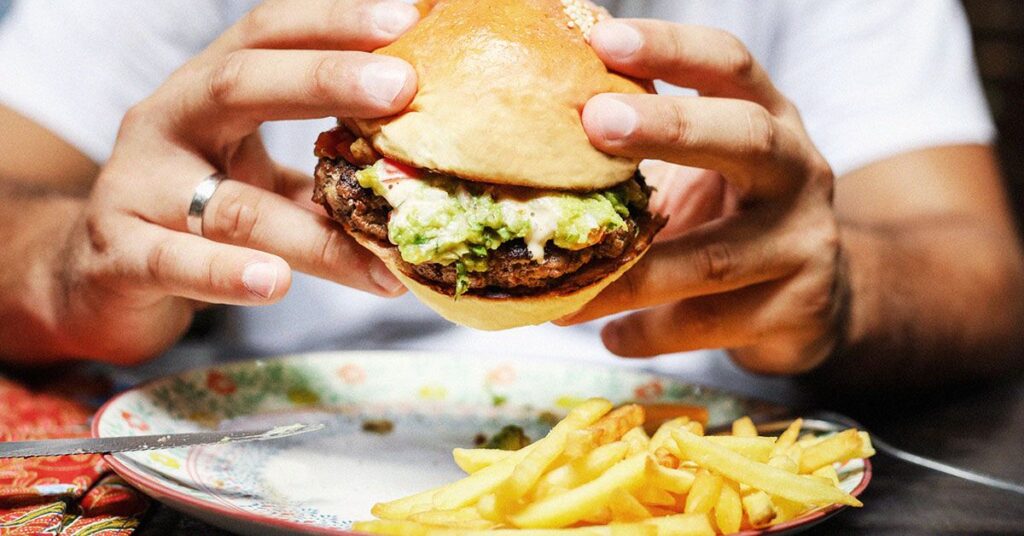 Un régime riche en graisses peut perturber les bactéries intestinales et alimenter l’anxiété