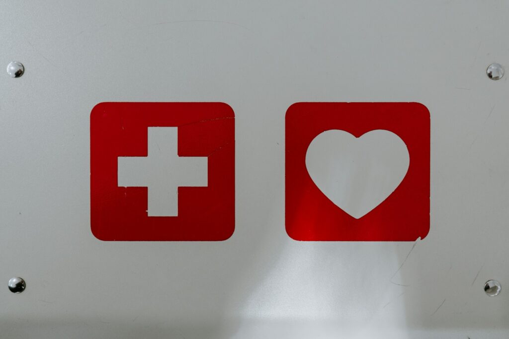 Guide complet sur la trousse de premier secours dans le milieu médical et professionnel