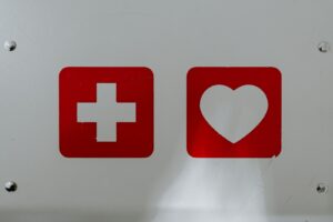Guide complet sur la trousse de premier secours dans le milieu médical et professionnel