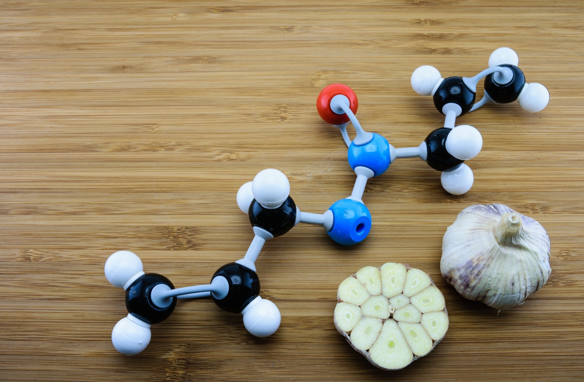 Study: Garlic ameliorates atherosclerosis by regulating ferroptosis pathway: an integrated strategy of network pharmacology, bioinformatic and experimental verification. Image Credit: greanggrai hommalai / Shutterstock