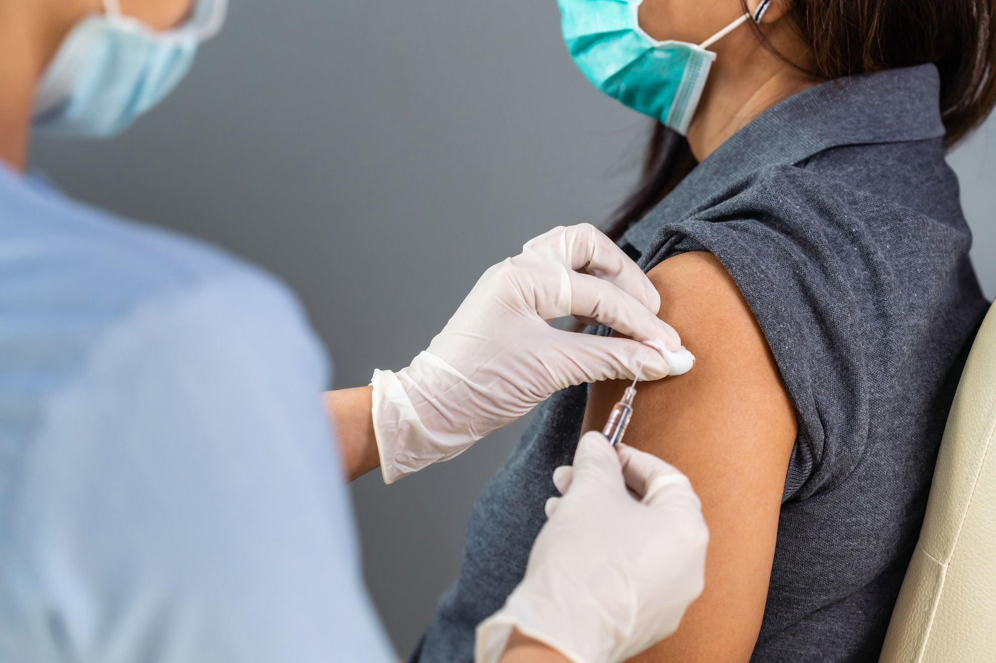 ​​​​​​​Study: Prioritising older individuals for COVID-19 booster vaccination leads to optimal public health outcomes in a range of socio-economic settings. Image Credit: BaLL LunLa/Shutterstock.com